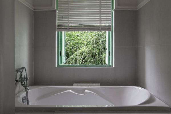 Fiberglass Tub Installation in Roswell